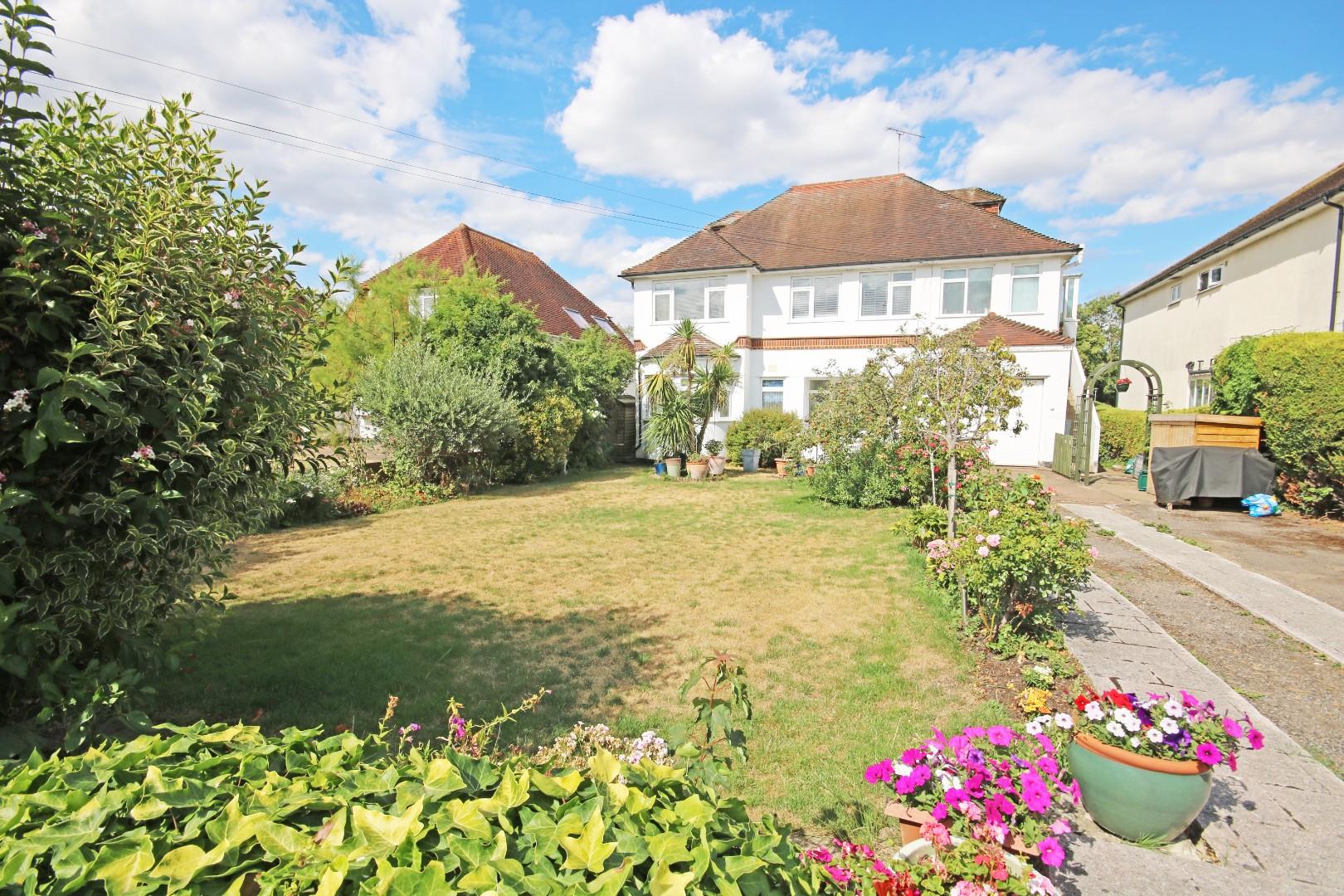 Riverside Drive, Staines-Upon-Thames